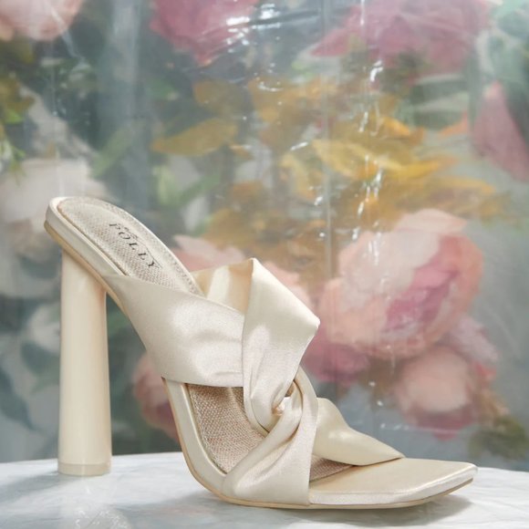 OH POLLY Satin Mule Heels in Ivory (BRAND NEW) - Picture 2 of 3